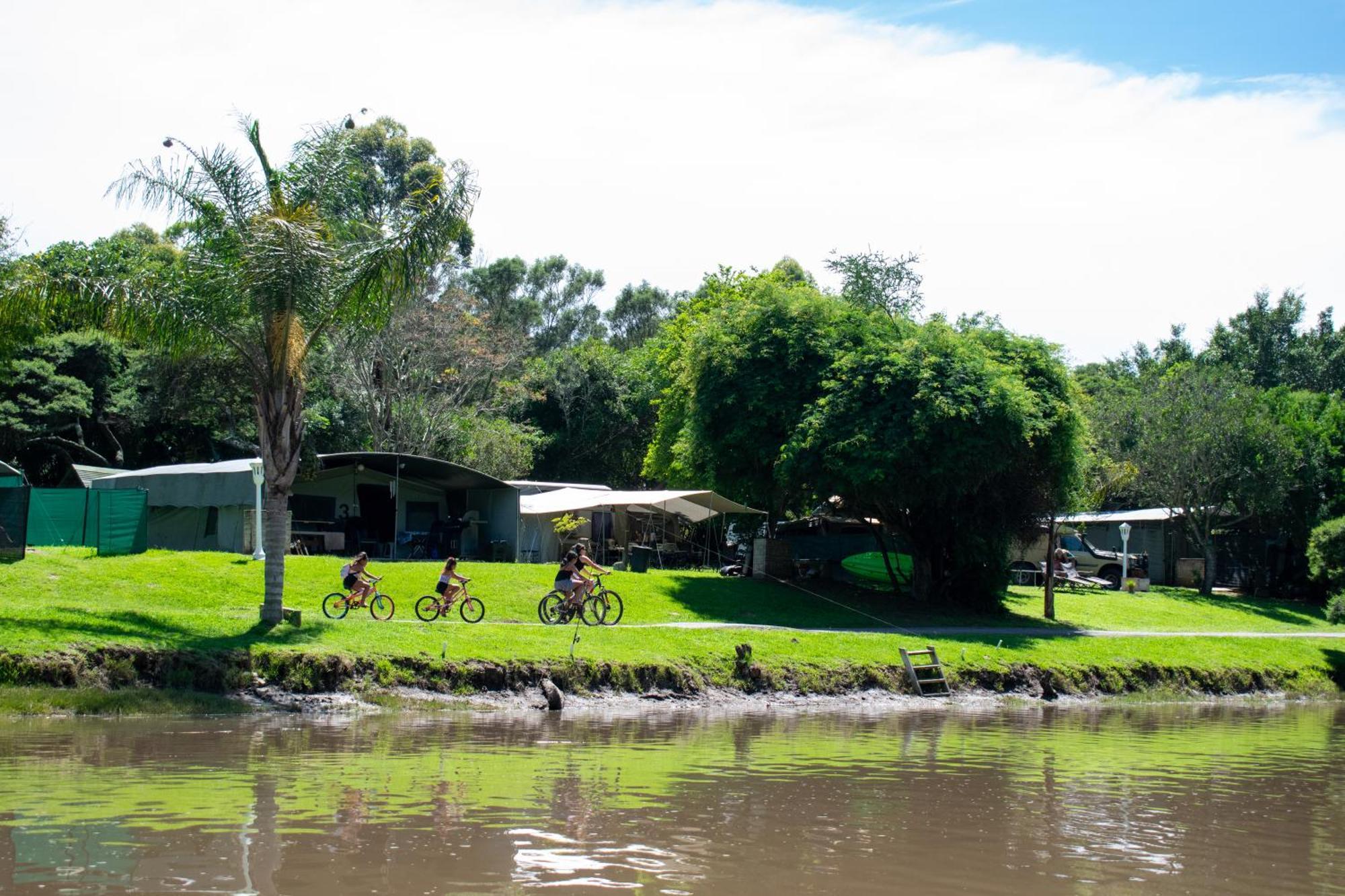 Areena Riverside Resort Kwelera Kültér fotó